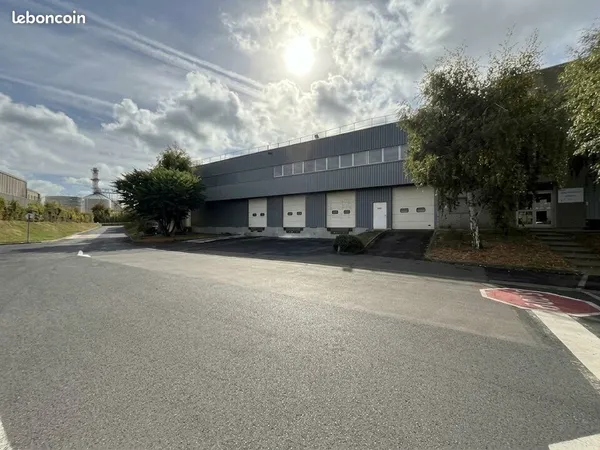 ENTREPOT - LOGISTIQUE 2870 m² STAINS