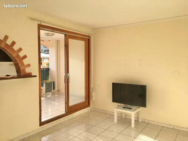 Appartement F2 acajou