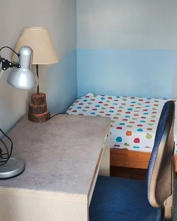 Chambre meublée