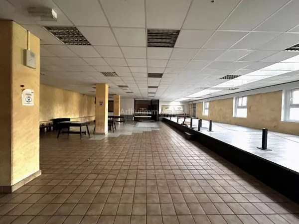 Commerce 4 pièces 420 m²