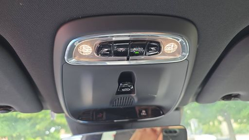 Volvo XC60 2.0 D4 190 Geartronic8 - R-Design – 2018 – 152000 km – Diesel – Boîte Automatique — photo 9