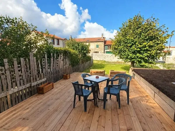 LE BESSAT  Appartement 132 m² avec deux terrasses et jardin  I