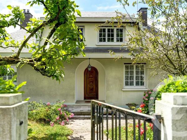 Maison 9 pièces 242 m²