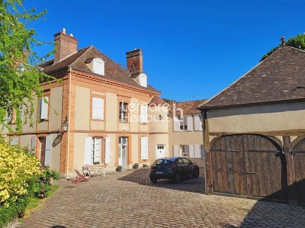 Maison 11 pièces 244 m²