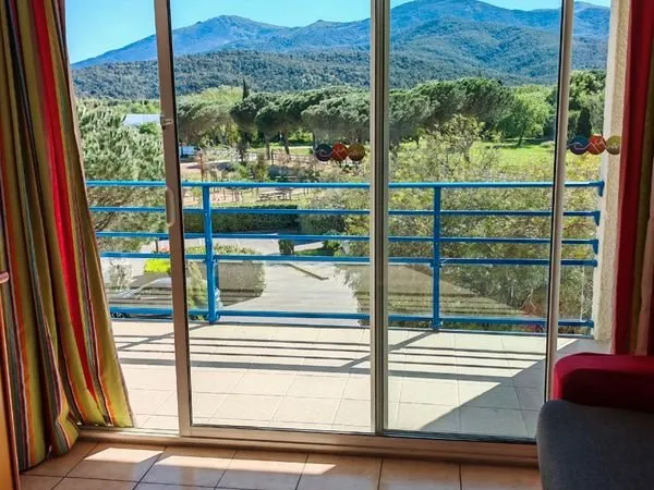 Appartement vue port et montagne avec parking et piscine