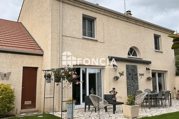 Maison 8 pièces 206 m²