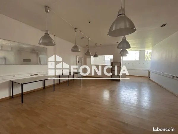 Local commercial 190 m²