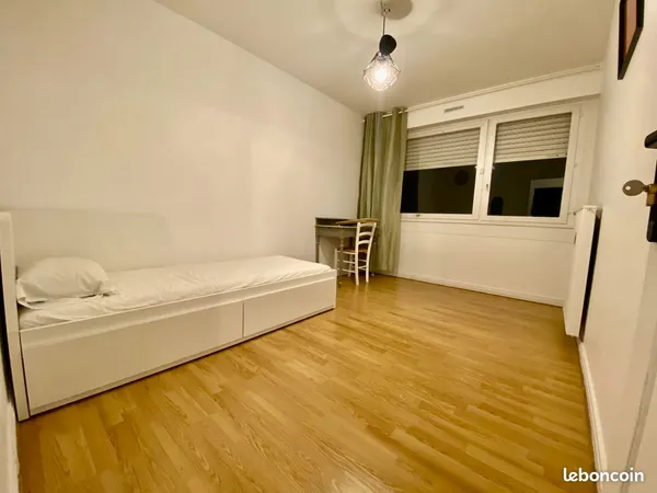 Chambre Spacieuse à SAISIR RAPIDEMENT