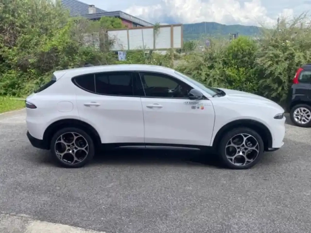 Alfa Romeo Tonale 1.3 phev 280ch sprint at6 e-q4 — photo 4