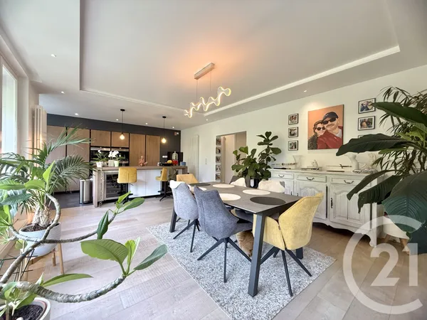 Appartement 7 pièces 172 m²