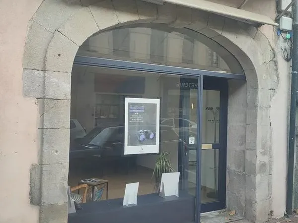Local 35 m² avec vitrine - centre de Castres - RDC - dispo janvier