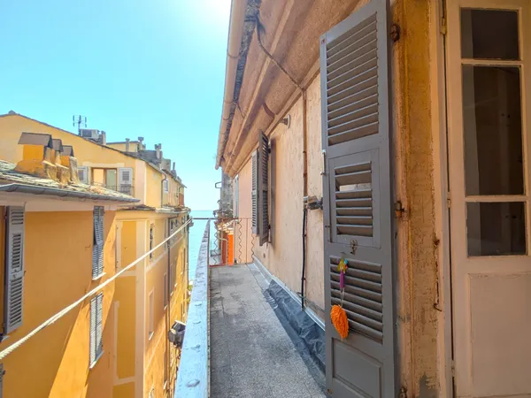 BASTIA CENTRE ANCIEN : Appt T3/4 MEUBLE en dernier étage