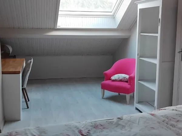 Chambre meublée