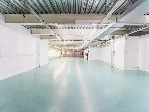 Entrepôt 627 m²