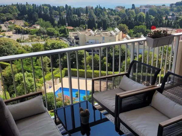 Appartement T2 meublé box et piscine