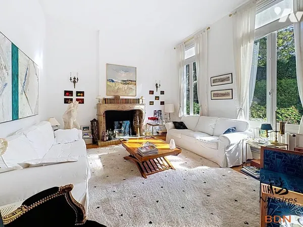 Maison 9 pièces 386 m²
