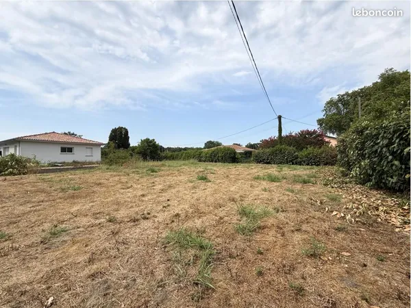 Terrain 718 m² Dax