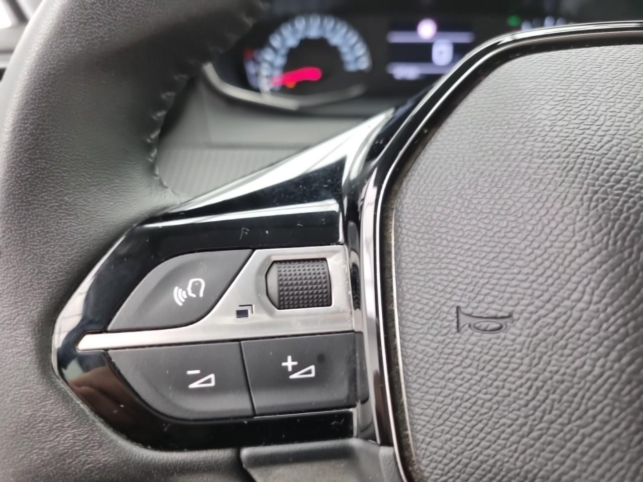 Peugeot 208 puretech 100 s&s bvm6 active — photo 24
