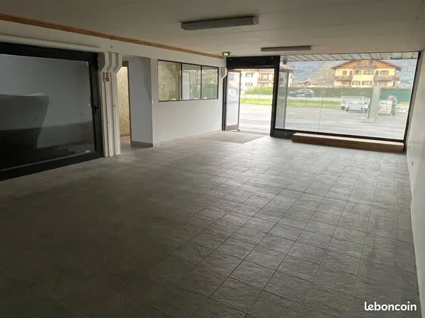 Local 72 m² Scionzier