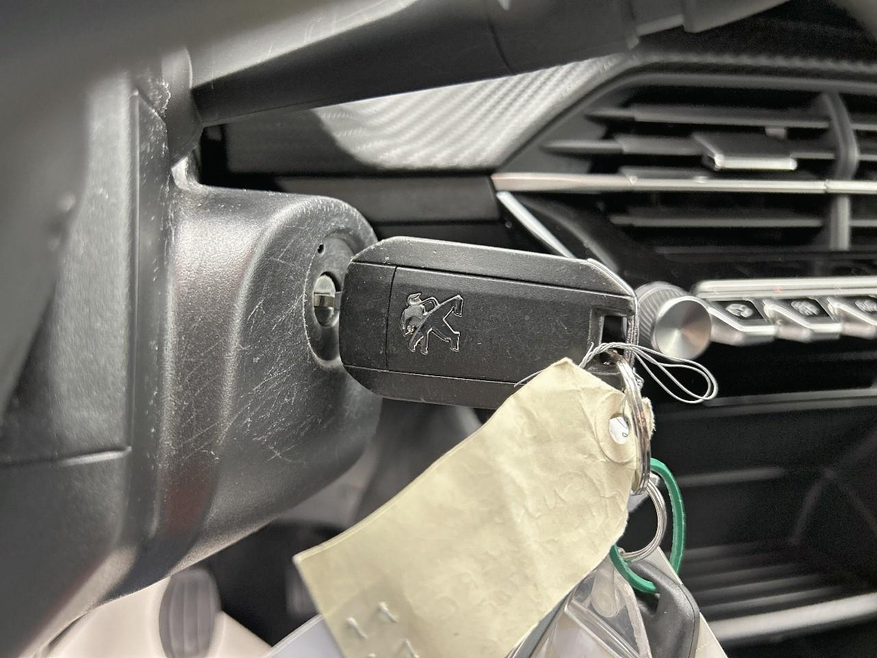 Peugeot 208 puretech 100 s&s bvm6 style — photo 20
