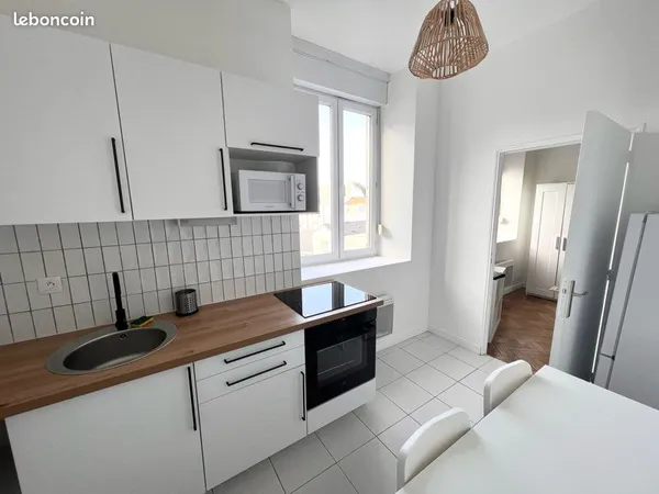 Studio proche tram cuisine équipée