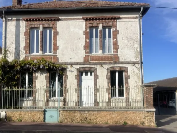 LOCAL PROFESSIONNEL ET COMMERCIAL - MAULETTE