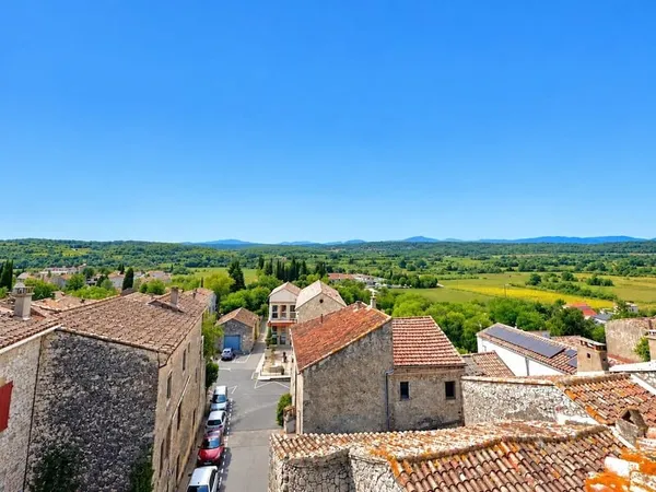 'Exclusivité' À 20 min d'Uzès, ensemble immobilier de caractère rénové, 3 appartements, prestations 