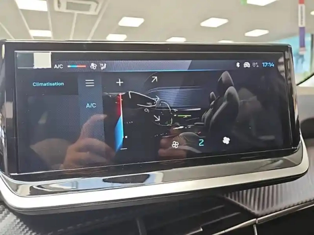 Peugeot 208 turbo 100 ch bvm6 — photo 21