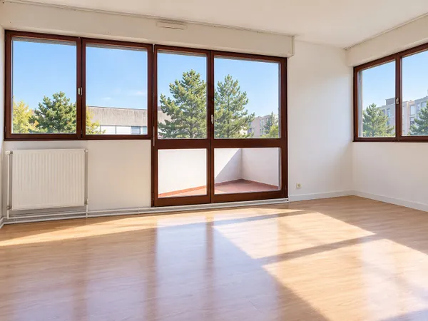 Appartement avec balcon, dernier étage et beaux volumes