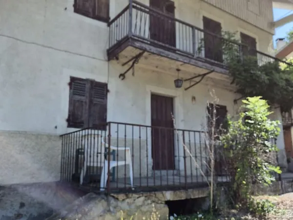 Maison à rénover avec grange attenante