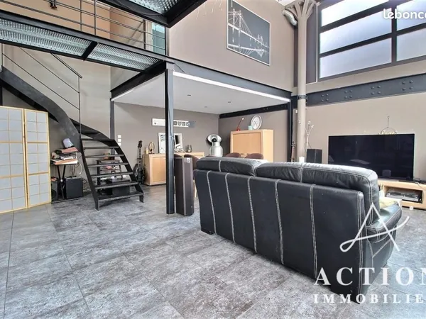 Loft 2 pièces 105 m²