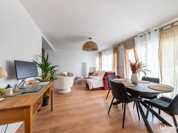 Spacieux 4 pièces avec 3 chambres et 2 balcons