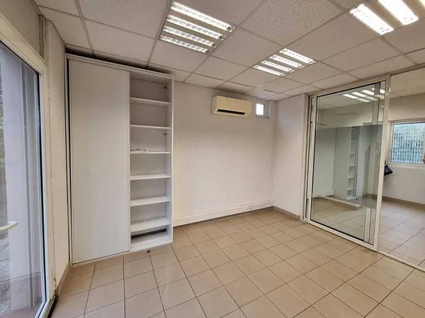 Bureaux 196 m²