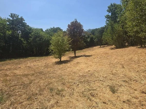 Terrain 2300 m²