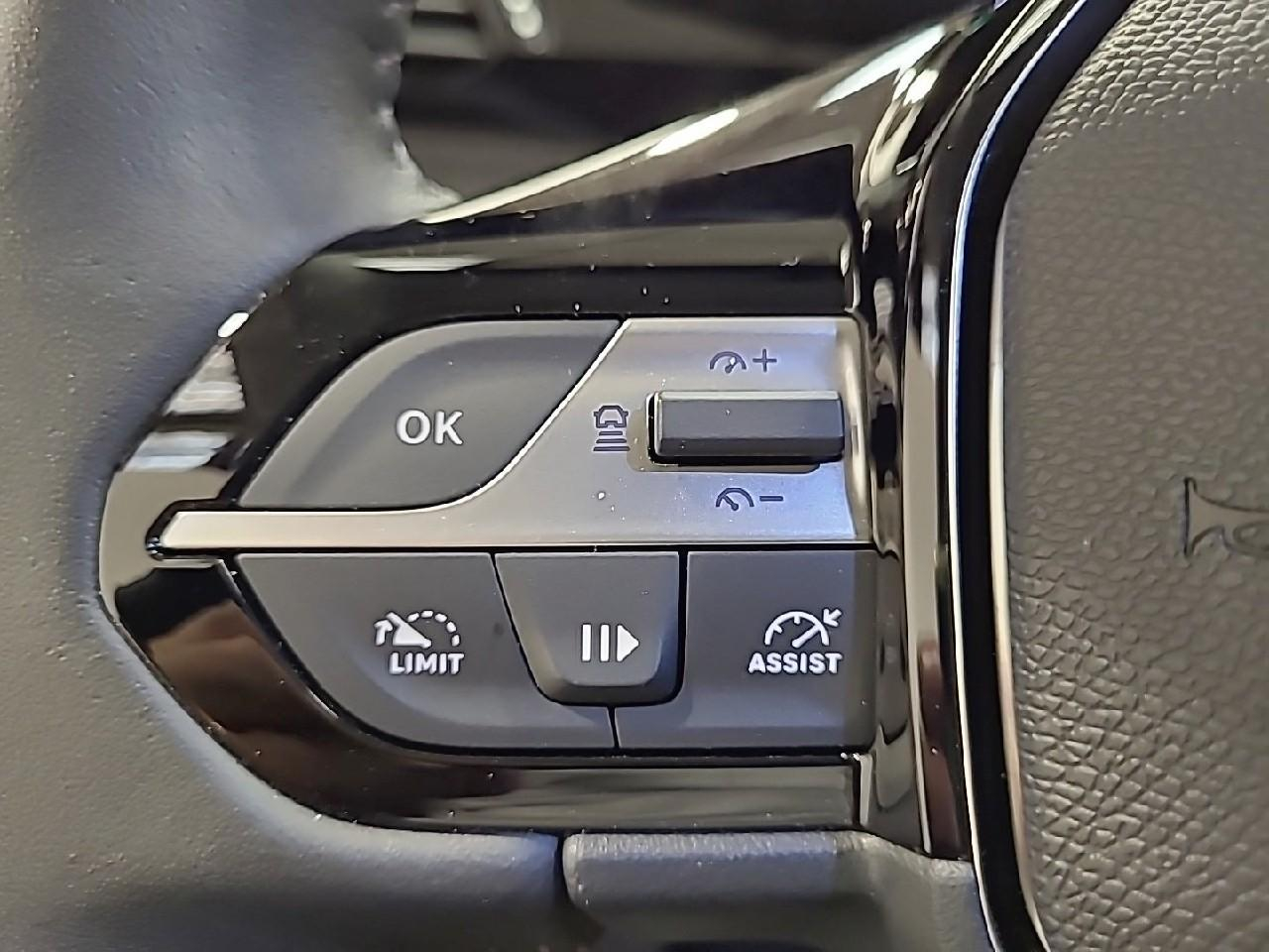 Peugeot 308 hybrid 145 e-dcs6 allure — photo 22