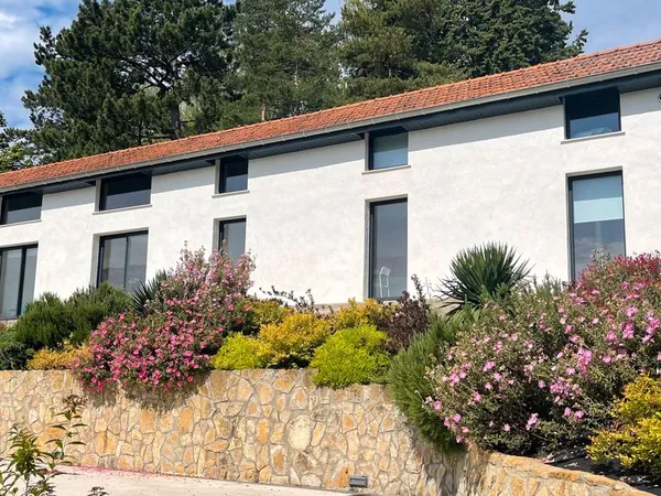 Maison meublée 105m2 (83hab) - Saint-Cyr-au-Mont-d'Or - 2 chambres - 2 ParkingS - ALL INCLUSIVE