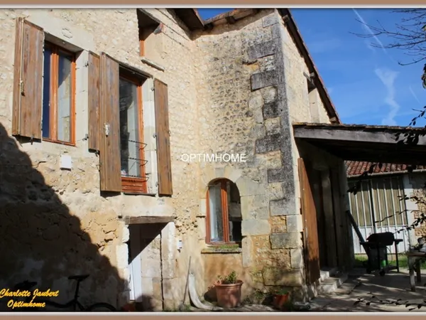 Maison de charme au coeur d'un village  À moins de 10 minutes de MONTMOREAU