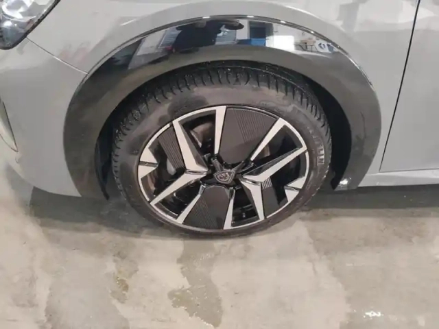 Peugeot 208 hybrid 145 ch e-dcs6 gt — photo 15