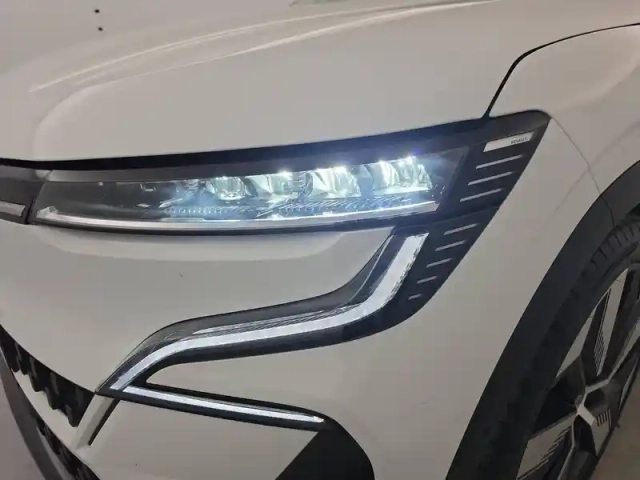 Renault Megane e-tech ev60 220 ch super charge — photo 42