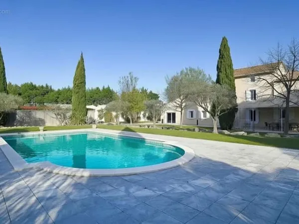 Mas rénové 11 pièces avec piscine à Monteux