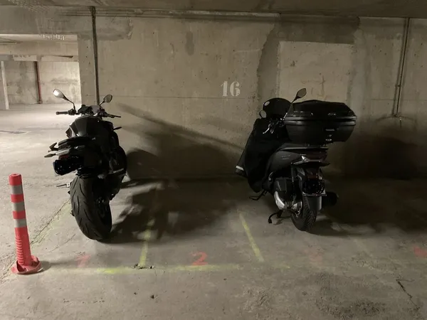 d'une place de parking moto