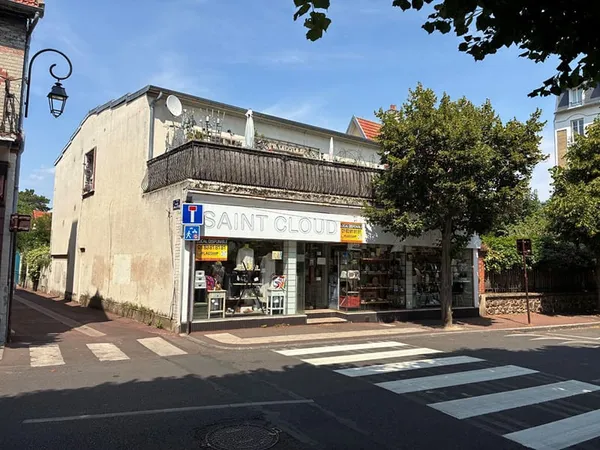 Local commercial Saint Cloud 215 m2