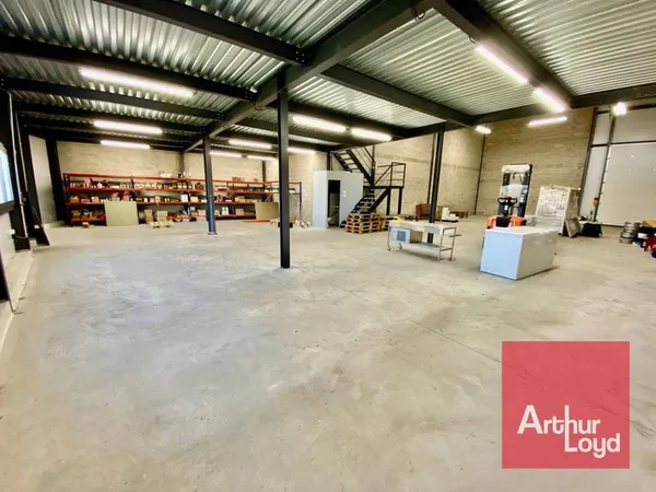 Local d'activité 437 m²