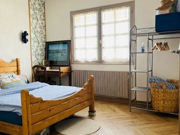 Chambre à louer dans pavillon