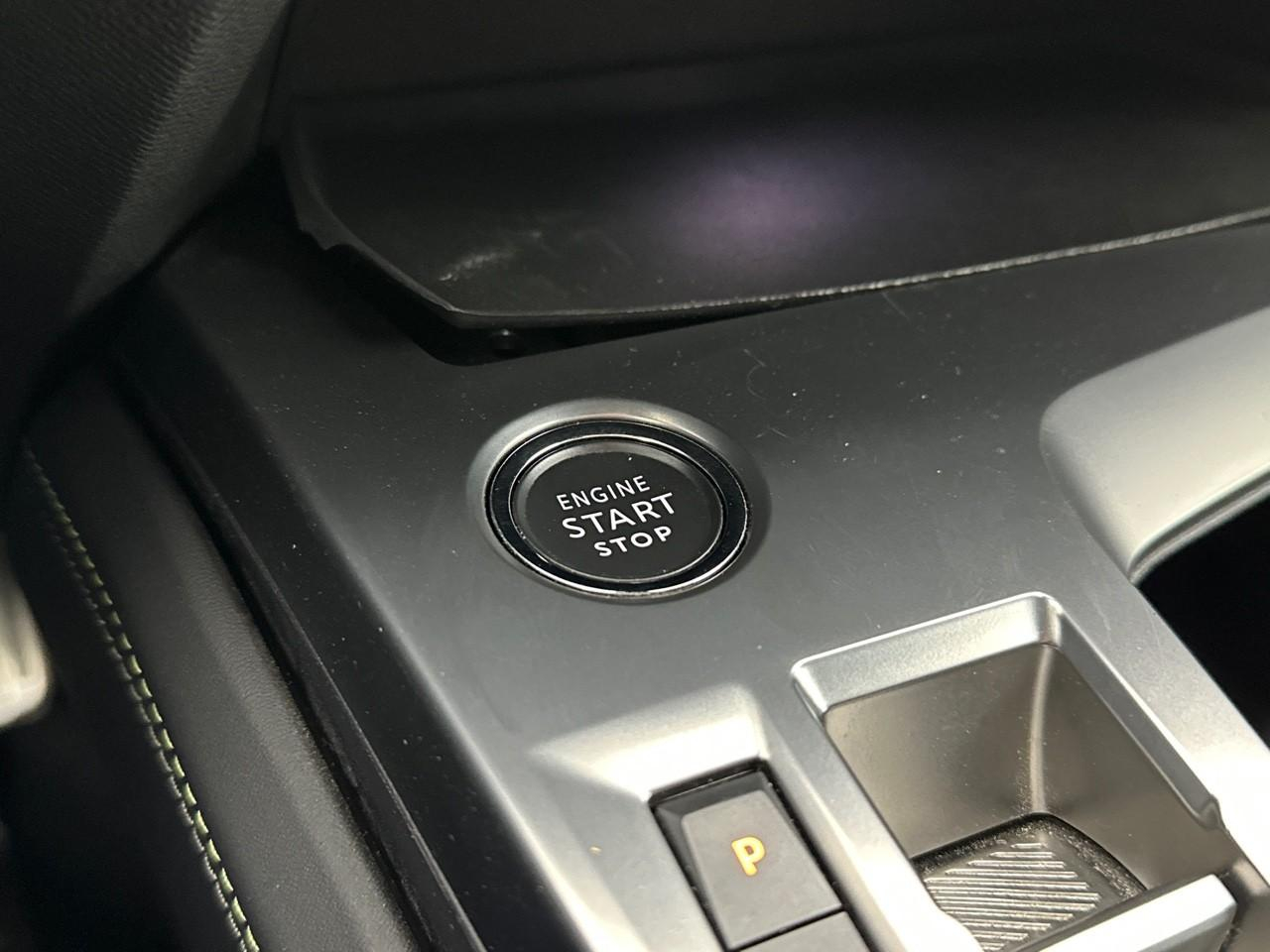 Peugeot 408 phev 225 e-eat8 first edition — photo 27