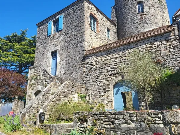 Chateau Avec Vue Exceptionnelle Sur Le Lot