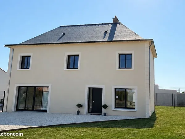 Ensemble immobilier - Maison + Appartement T1 bis refait à neuf dans le bourg de ST julien de Concel