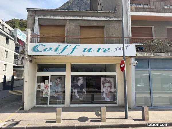 Fonds de commerce de coiffure + appartement - Face au tram - Bail tous commerces