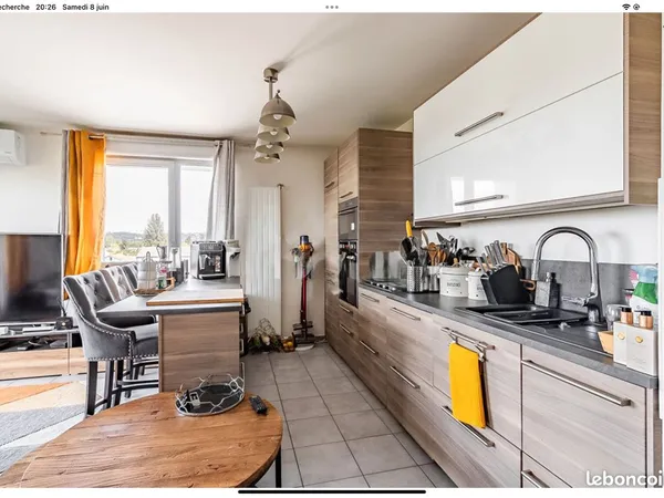 T3 de 70 m² avec balcon, parking et cuisine neuve équipée - Cap Canal - Villeurbanne