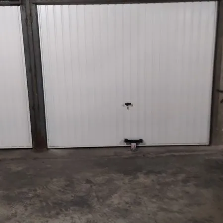 Loue box garage pour 2 motos ou Smart, Chave / Timone